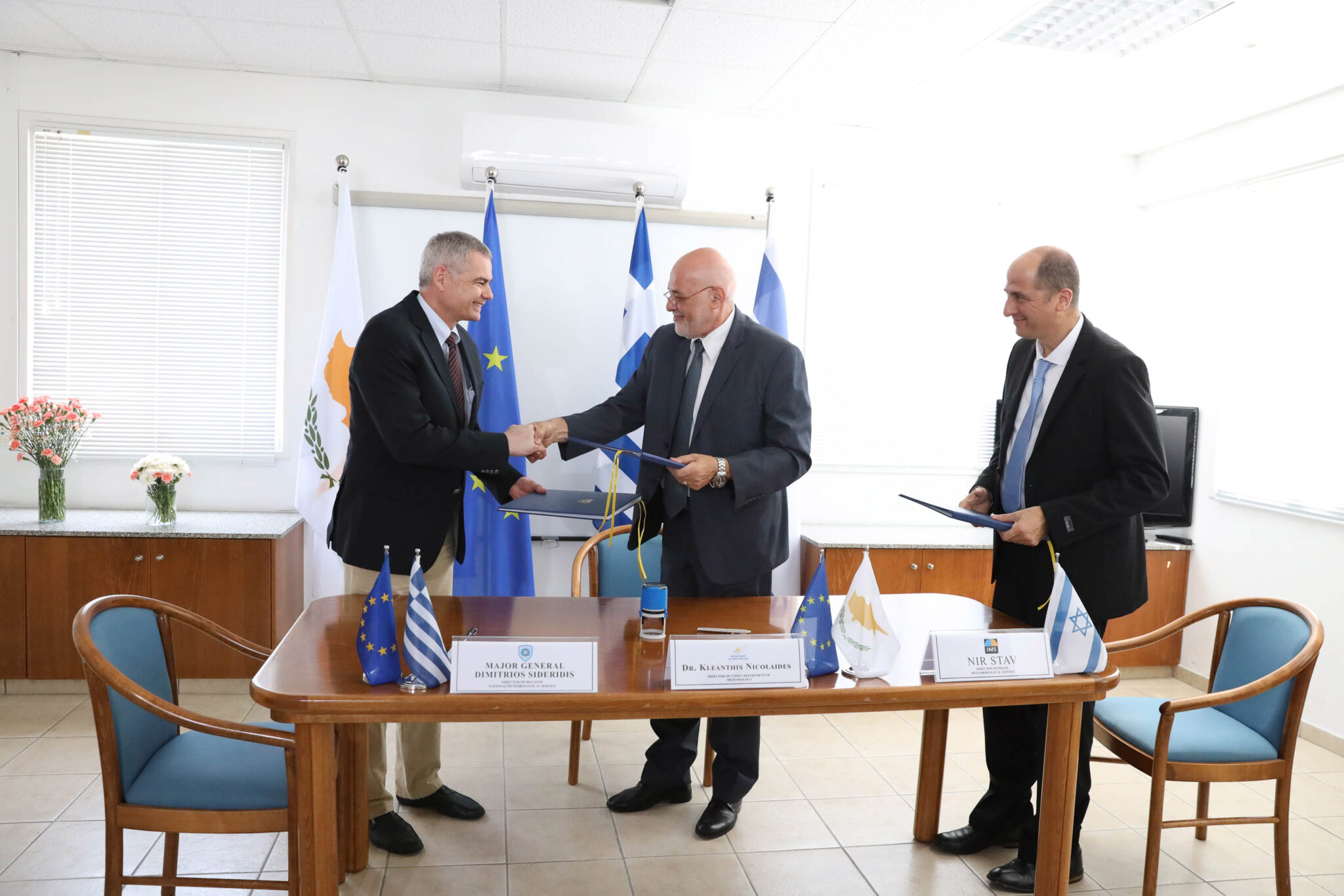 ΒΙΝΤΕΟ: Έδωσαν τα χέρια και είναι έτοιμοι να ανταλλάξουν δεδομένα για τον καιρό