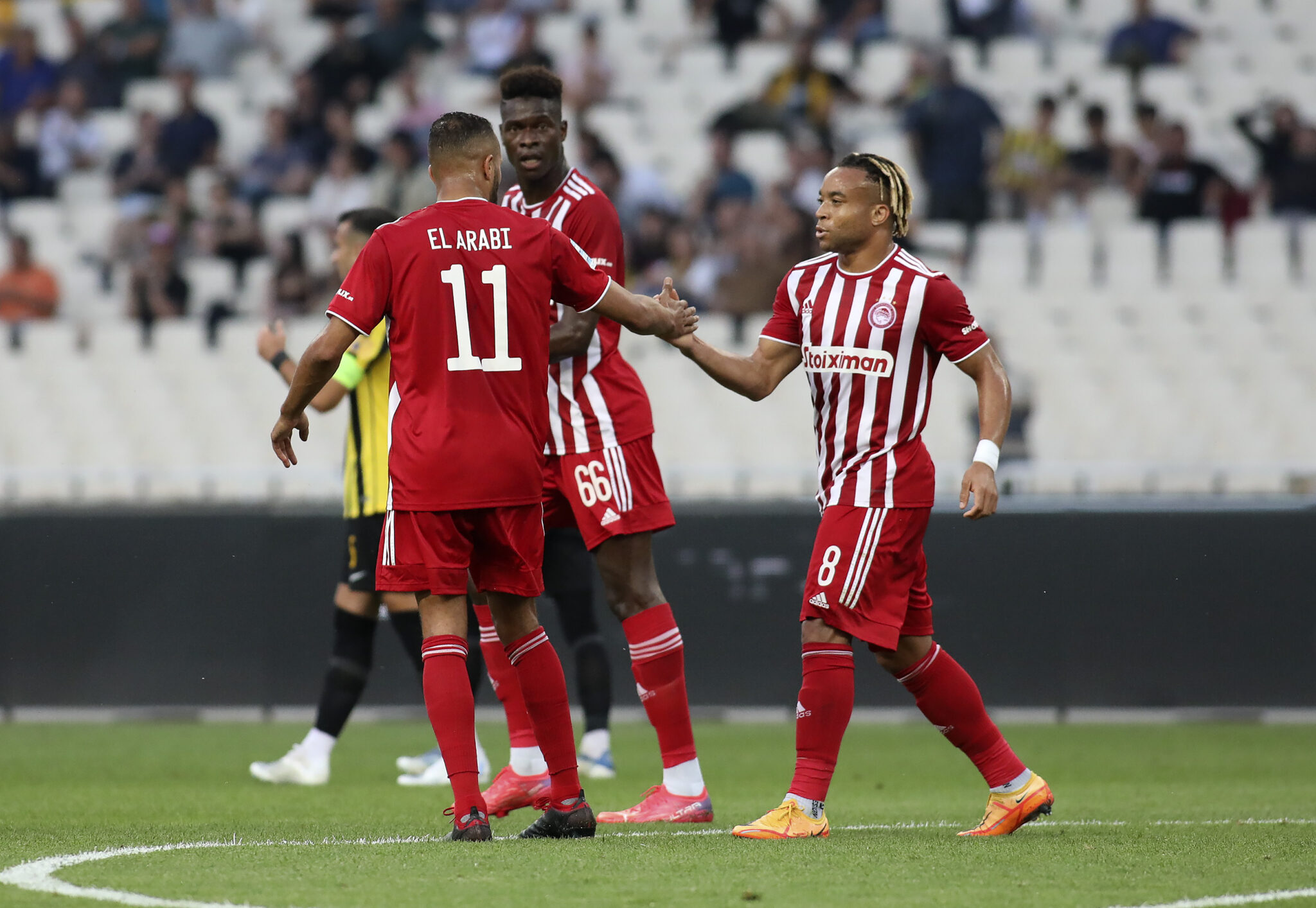 «Τούμπαρε» την ΑΕΚ με… καυτό Ελ Αραμπί ο Ολυμπιακός