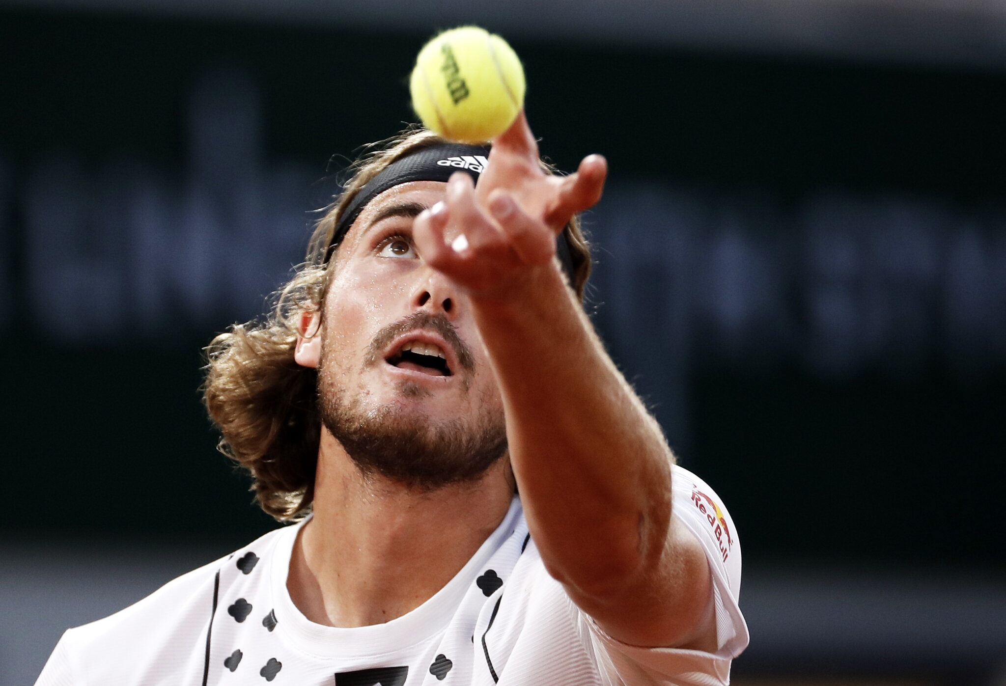 Με Ρούνε και το… βλέμμα στους «8» ο Τσιτσιπάς στο Roland Garros