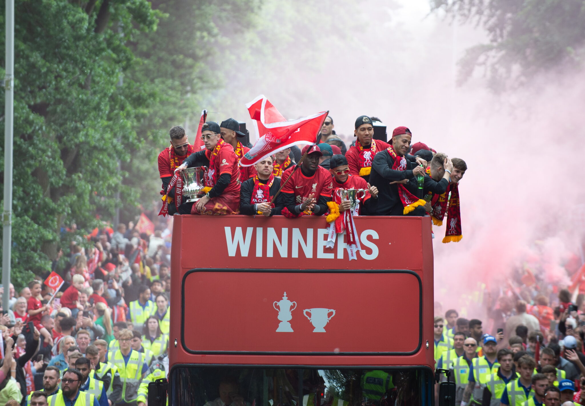 Η παρέλαση της Λίβερπουλ για τα δύο κύπελλα (ΒΙΝΤΕΟ)