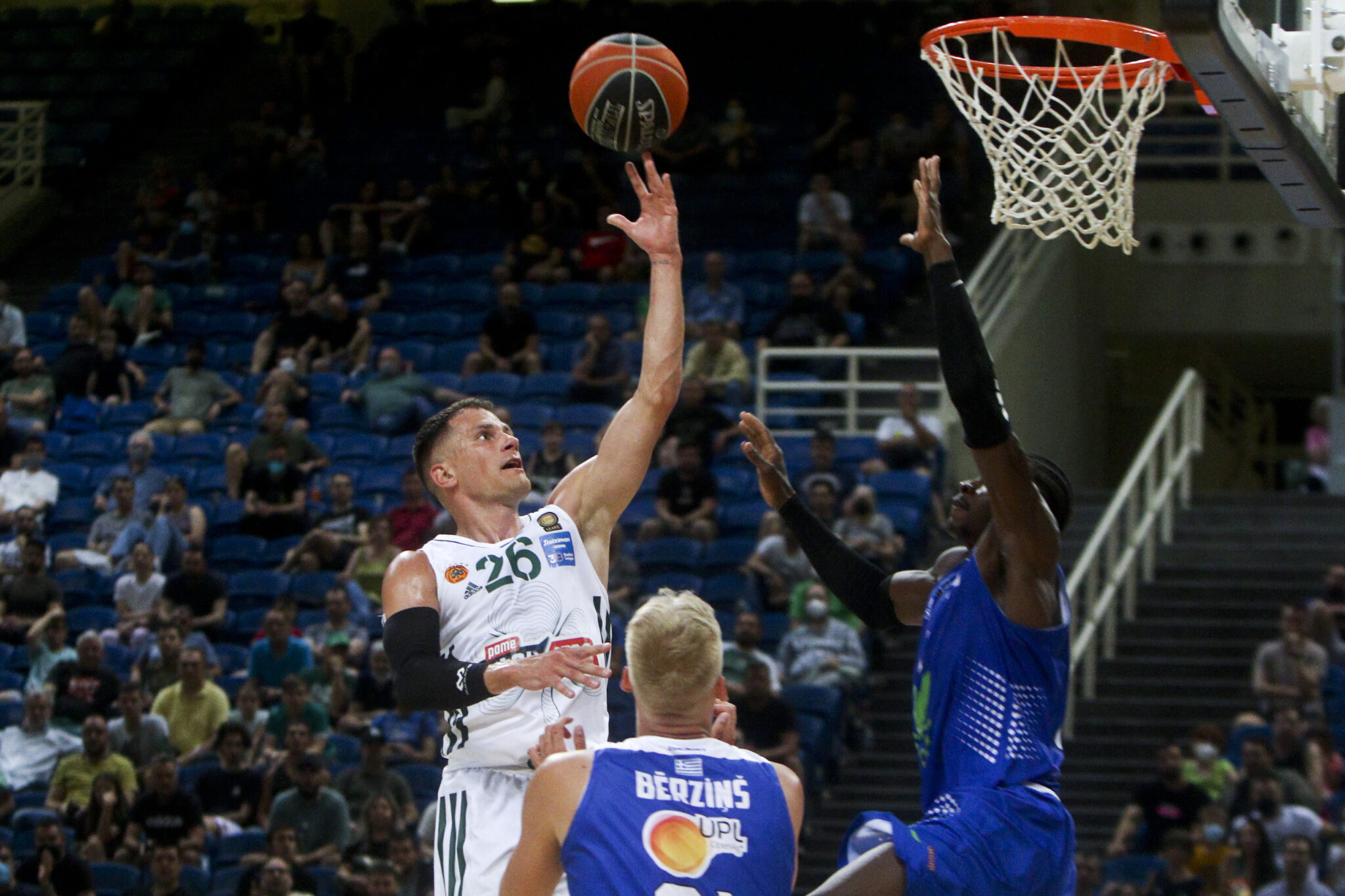 Ζορίστηκε με τη Λάρισα αλλά μπήκε με… το δεξί ο Παναθηναϊκός