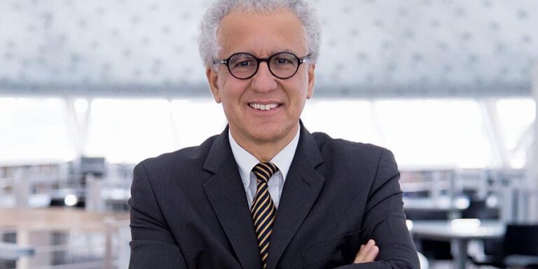 LIVE: Εξαγγέλλει την υποψηφιότητά του ο Κωνσταντίνος Χριστοφίδης