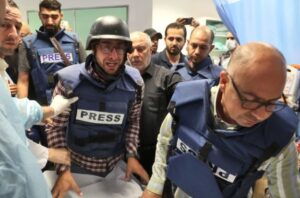 ΦΩΤΟ: Ιορδανή δημοσιογράφος έπεσε νεκρή από πυρά του ισραηλινού στρατού