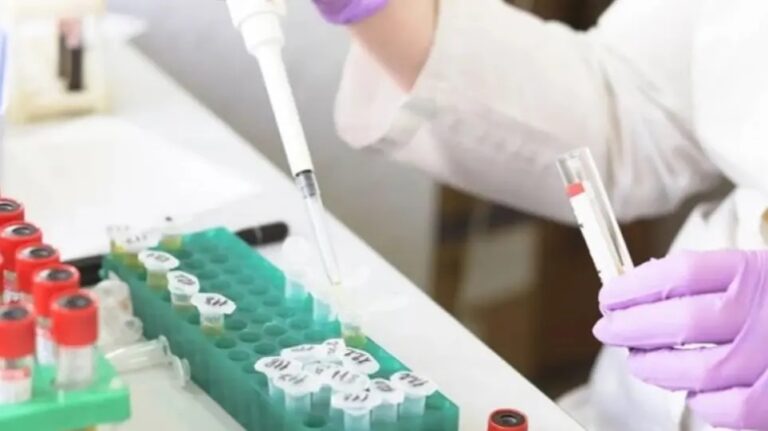 Στα 78 τα κρούσματα της ευλογιάς των πιθήκων στη Βρετανία, σε συναγερμό η χώρα