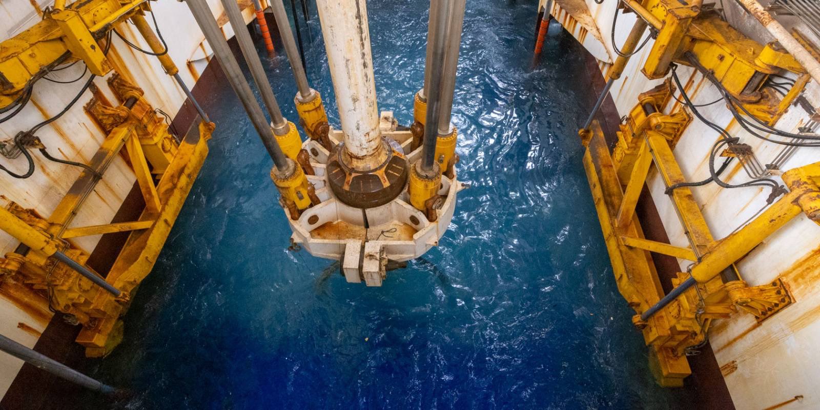 Άρχισε η γεώτρηση της ΕΝΙ-TOTAL στο τεμάχιο 6 της κυπριακής ΑΟΖ