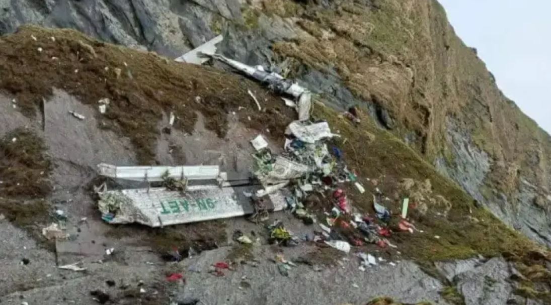 Εντοπίστηκαν τα συντρίμμια του αεροσκάφους που αγνοούνταν στο Νεπάλ