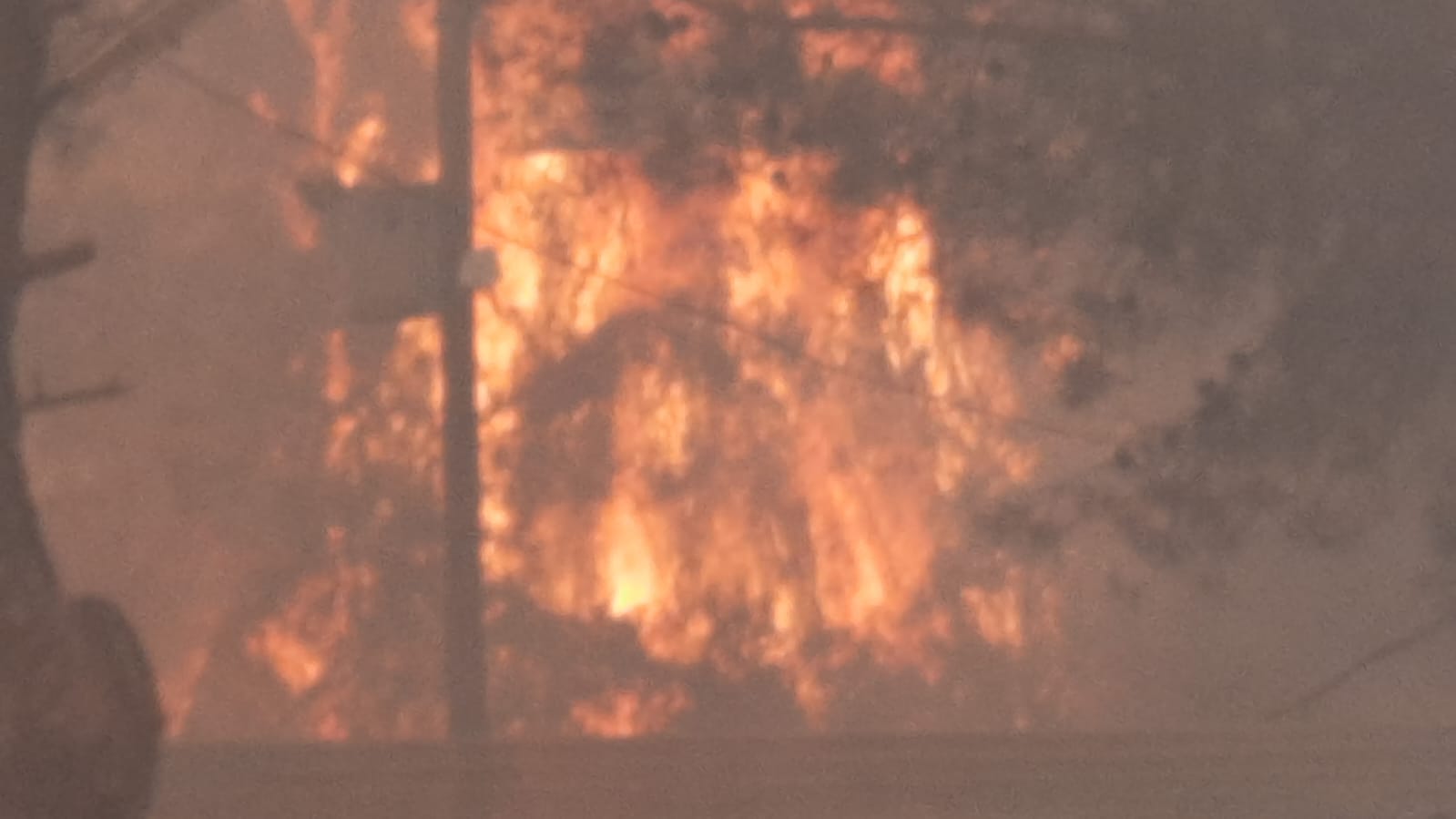 Ανεξέλεγκτη η φωτιά στα κατεχόμενα, συνδράμει και ελικόπτερο από τις Βάσεις