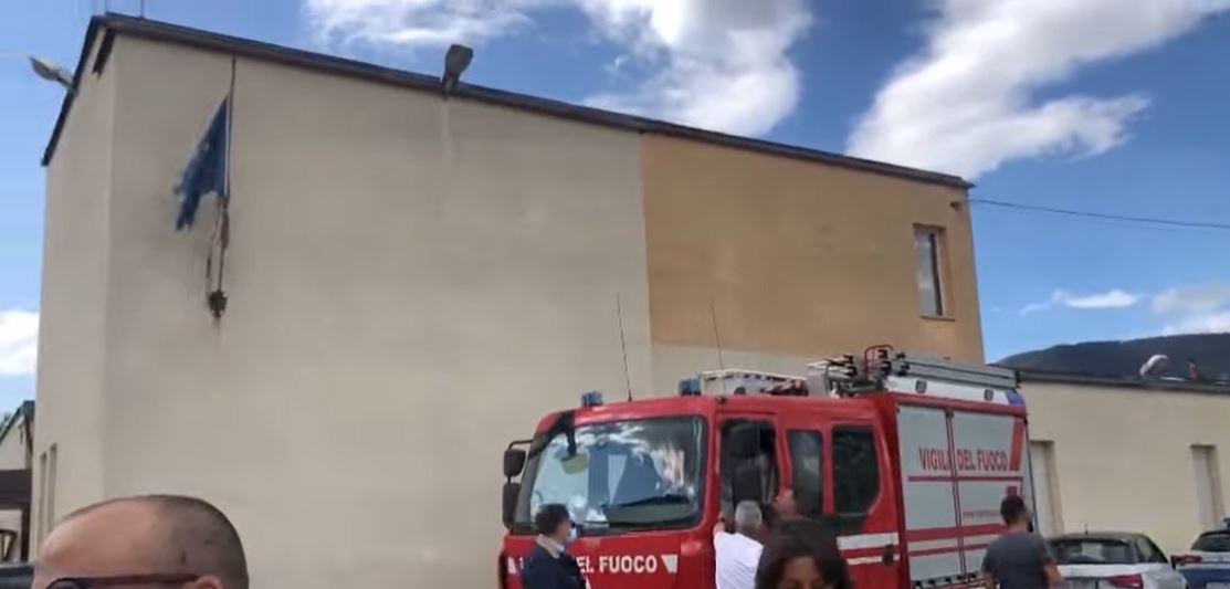 Τραγωδία στην Ιταλία: Αυτοκίνητο έπεσε σε παιδικό σταθμό, νεκρό ένα παιδάκι