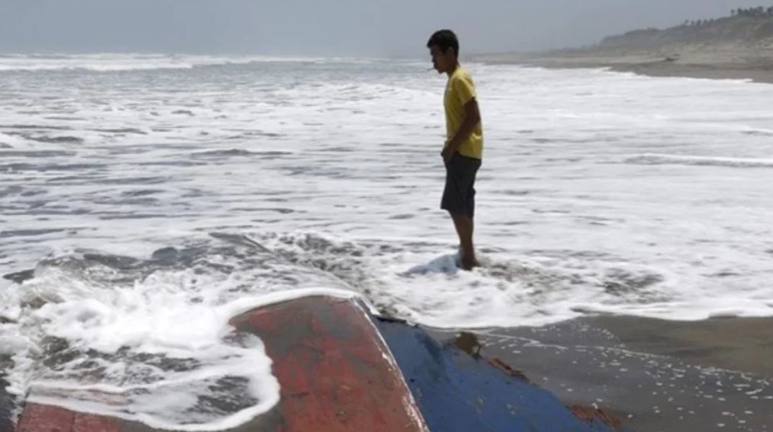 Είκοσι έξι αγνοούμενοι μετά το ναυάγιο πορθμείου στο στενό Μακασάρ