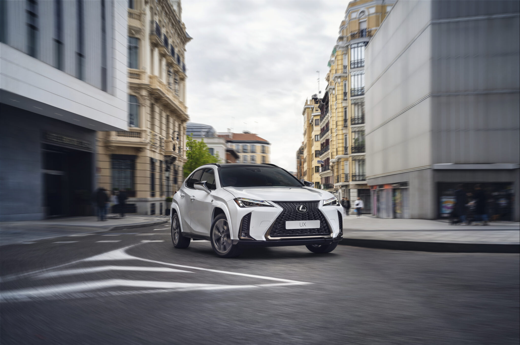 To LEXUS UX αναβαθμίζεται με νέες τεχνολογίες, βελτιωμένο χειρισμό