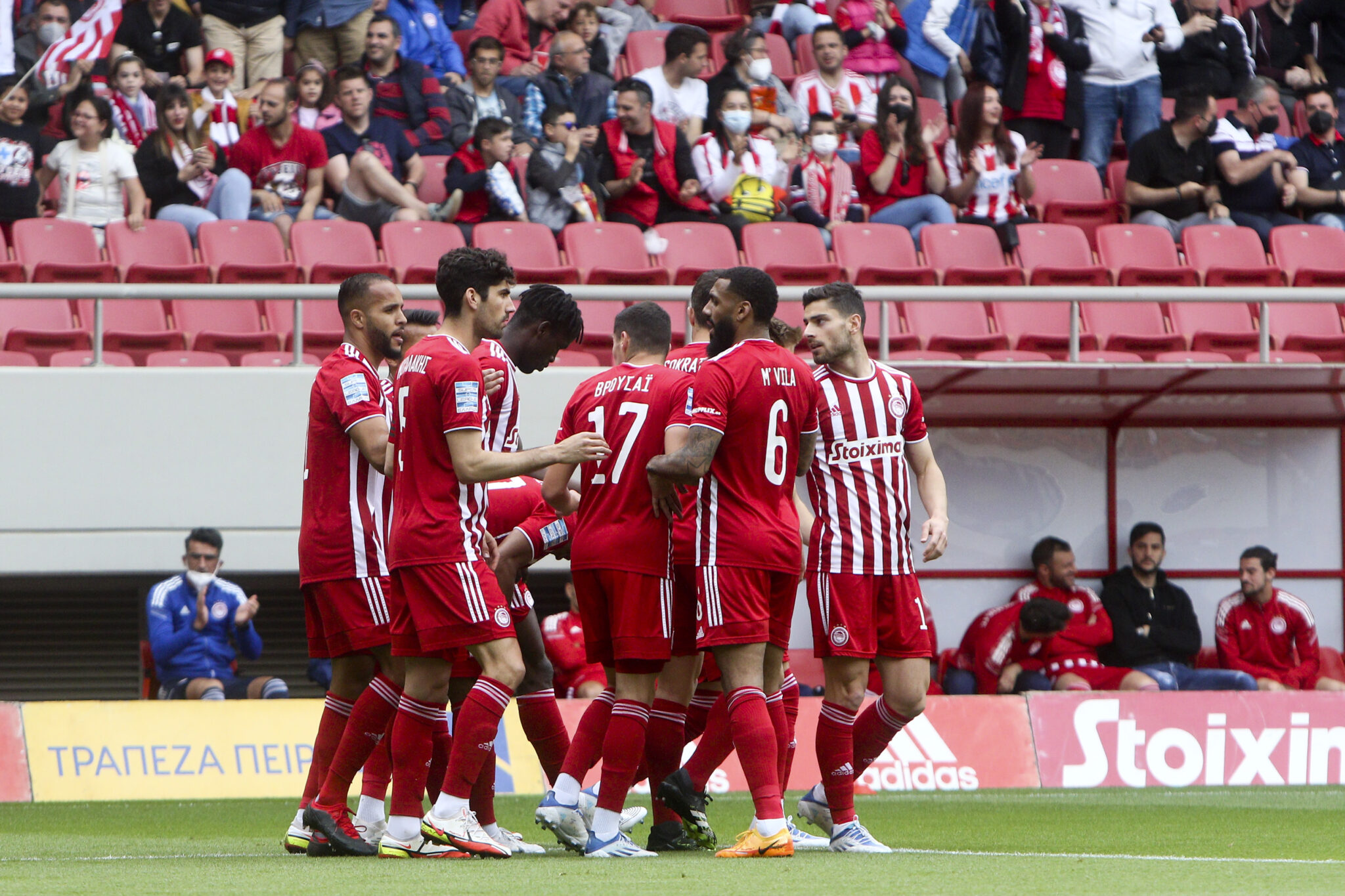 Έκανε τα εύκολα-δύσκολα, αλλά νίκησε με… buzzer beater ο Ολυμπιακός
