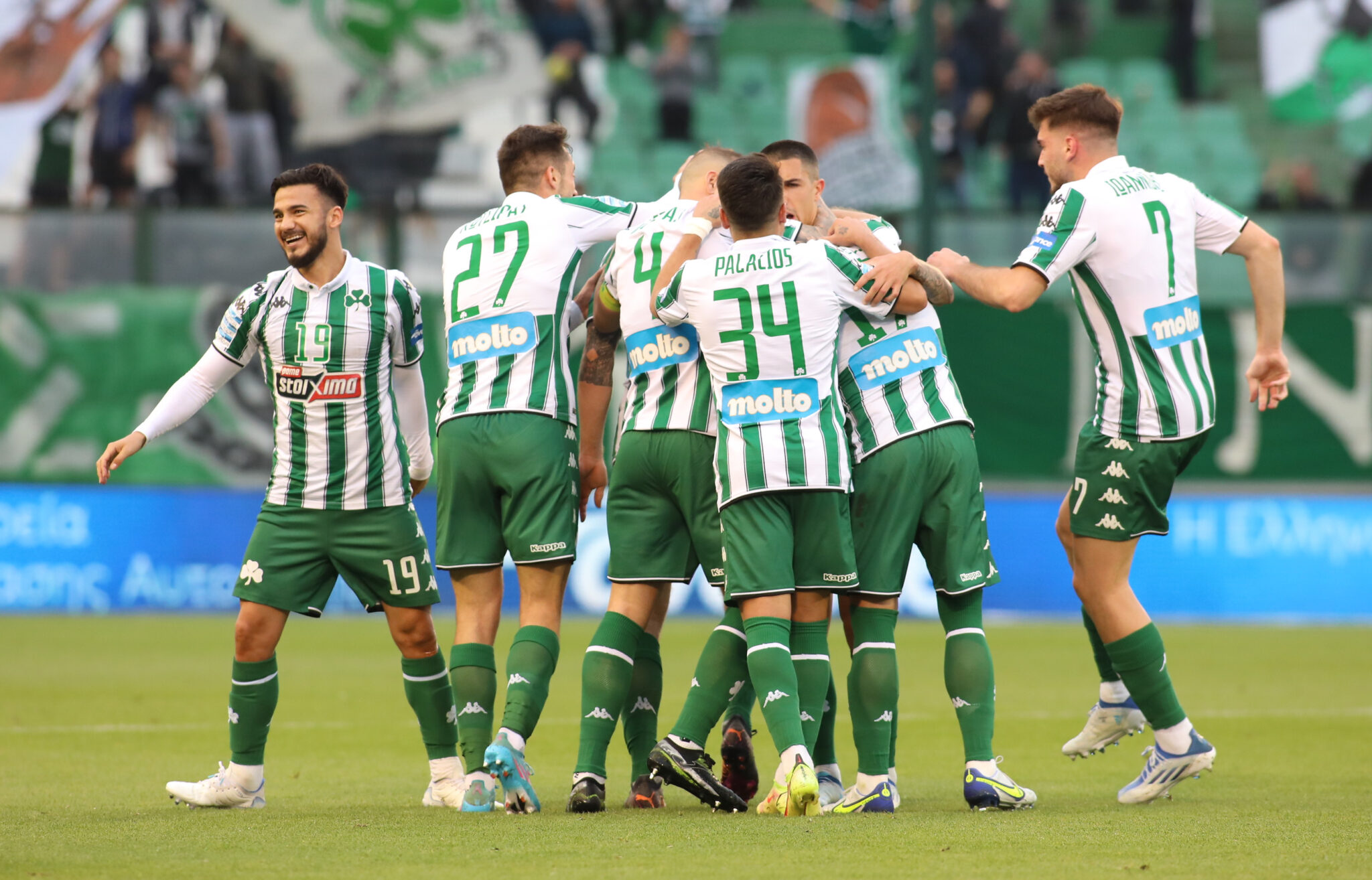 Αποθεώθηκαν οι παίκτες του Παναθηναϊκού και (ξανά) ο Γιοβάνοβιτς στη Λεωφόρο