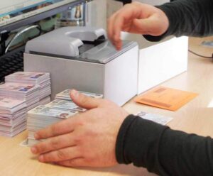 Αντί "αγνώστου πατρός"…κενό: Φουντώνει ξανά η συζήτηση για τις ταυτότητες