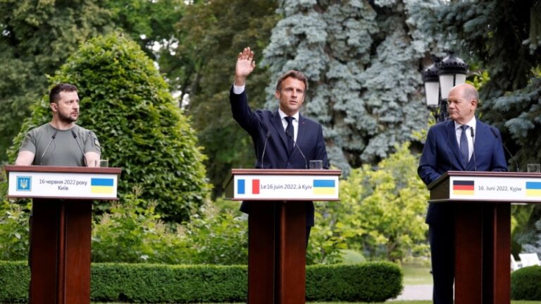 "Πράσινο φως" από Σολτς, Μακρόν και Ντράγκι για ένταξη της Ουκρανίας στην ΕΕ