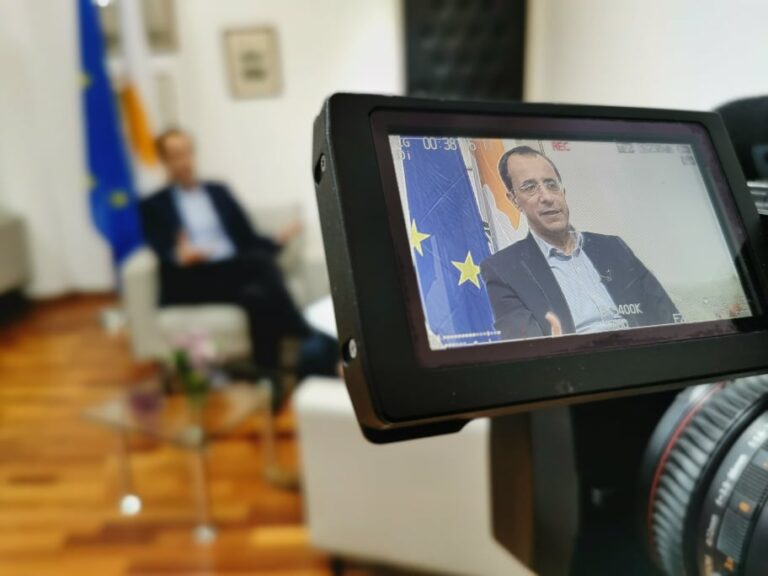 Επιτελείο Χριστοδουλίδη: Αδημονούμε για τα debates, αλλά στην ώρα τους (ΒΙΝΤΕΟ)