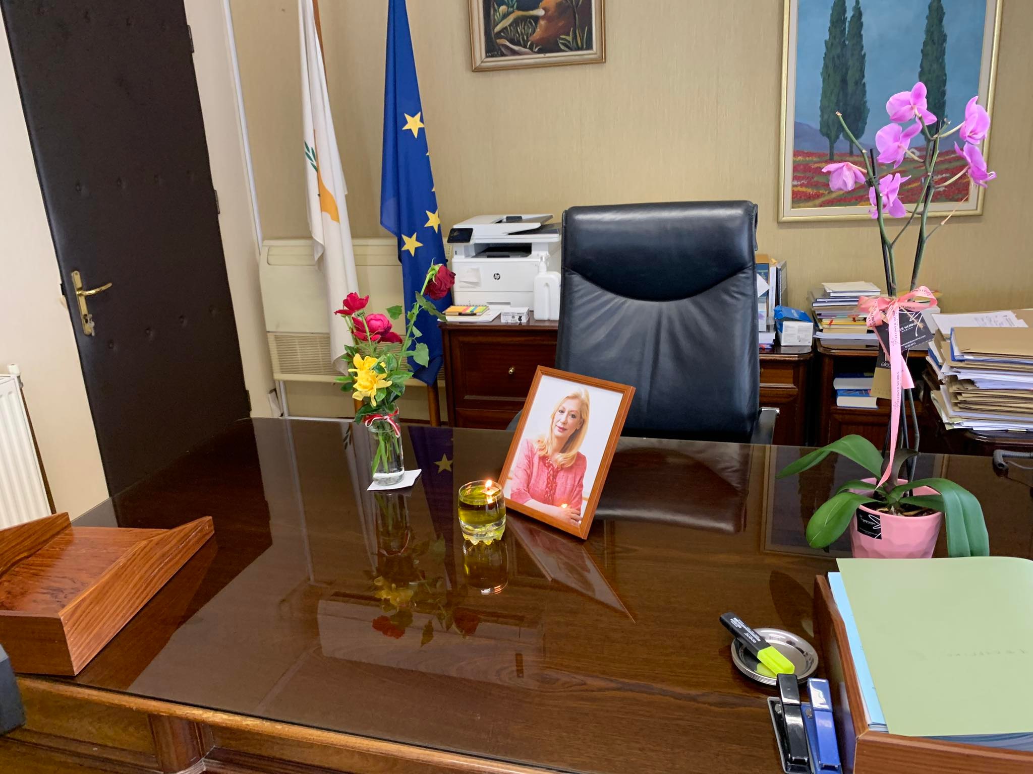 Άδειο και "βουβό" το γραφείο της Ζέτας, βαρύ το πένθος για τους συνεργάτες της