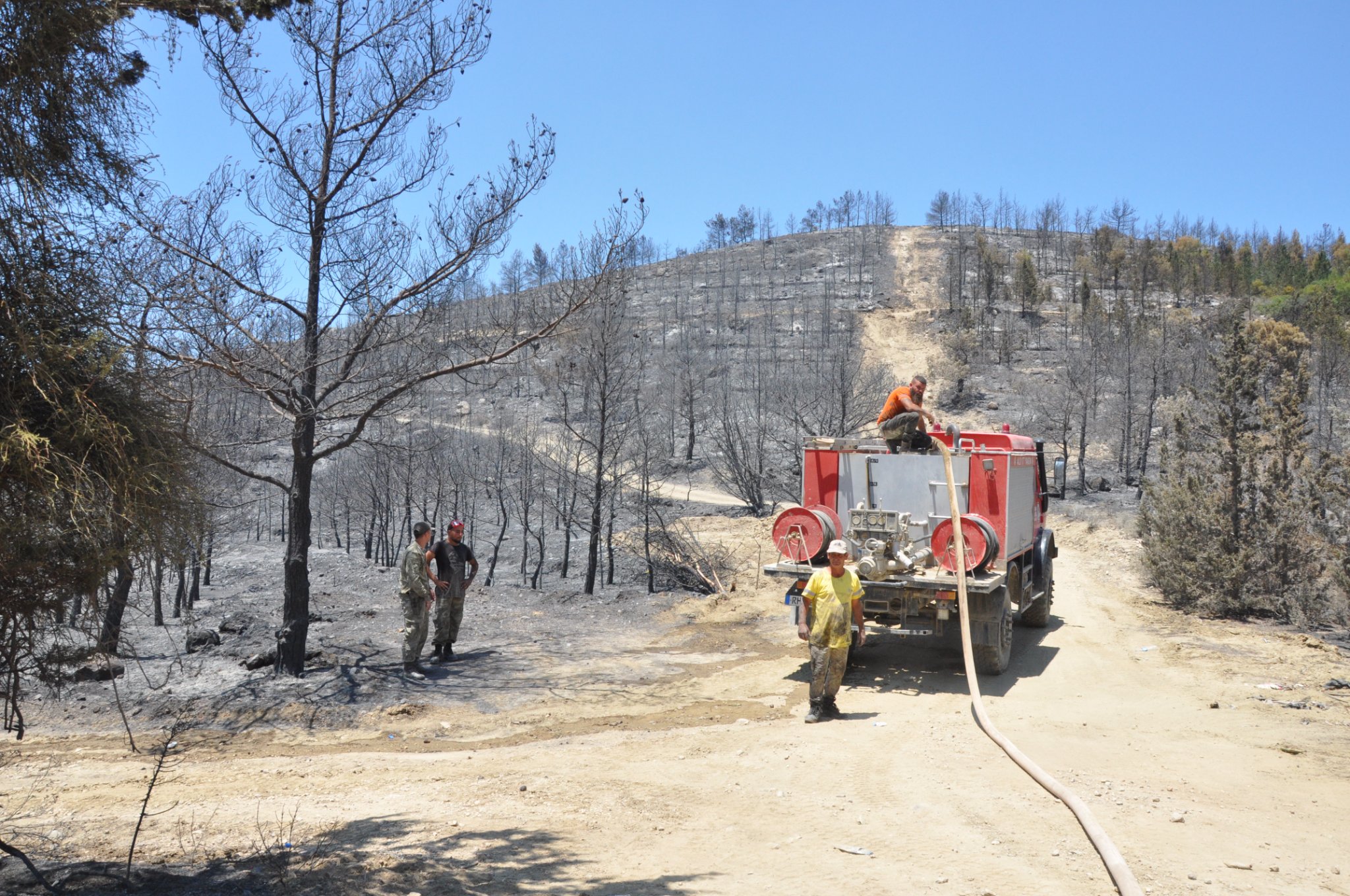 Τρία 24ωρα μετά τέθηκε υπό έλεγχο η μεγάλη πυρκαγιά στα κατεχόμενα