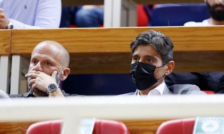 Υβριστικά συνθήματα κατά Γιαννακόπουλου στο ΟΑΚΑ, αποχώρησε από το γήπεδο