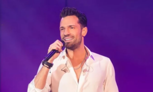 Κωνσταντίνος Αργυρός: Διέκοψε συναυλία του για να τηλεφωνήσει στον πατέρα του!