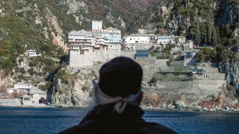 Άγιο Όρος: Νεκρός 28χρονος επισκέπτης που έπεσε με το αυτοκίνητο σε γκρεμό