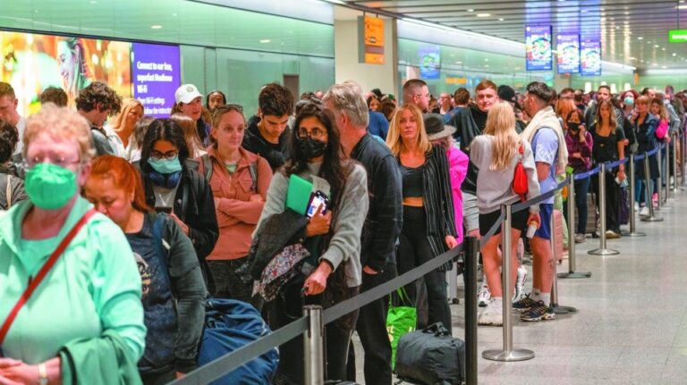 Χάος στα ευρωπαϊκά αεροδρόμια, εκατοντάδες ακυρώσεις πτήσεων