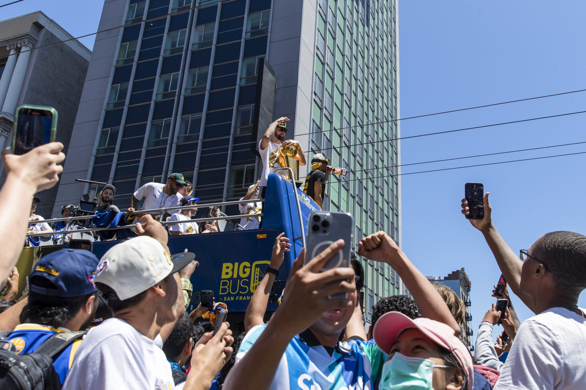 Η παρέλαση των Γουόριορς για την κατάκτηση του πρωταθλήματος (ΒΙΝΤΕΟ)