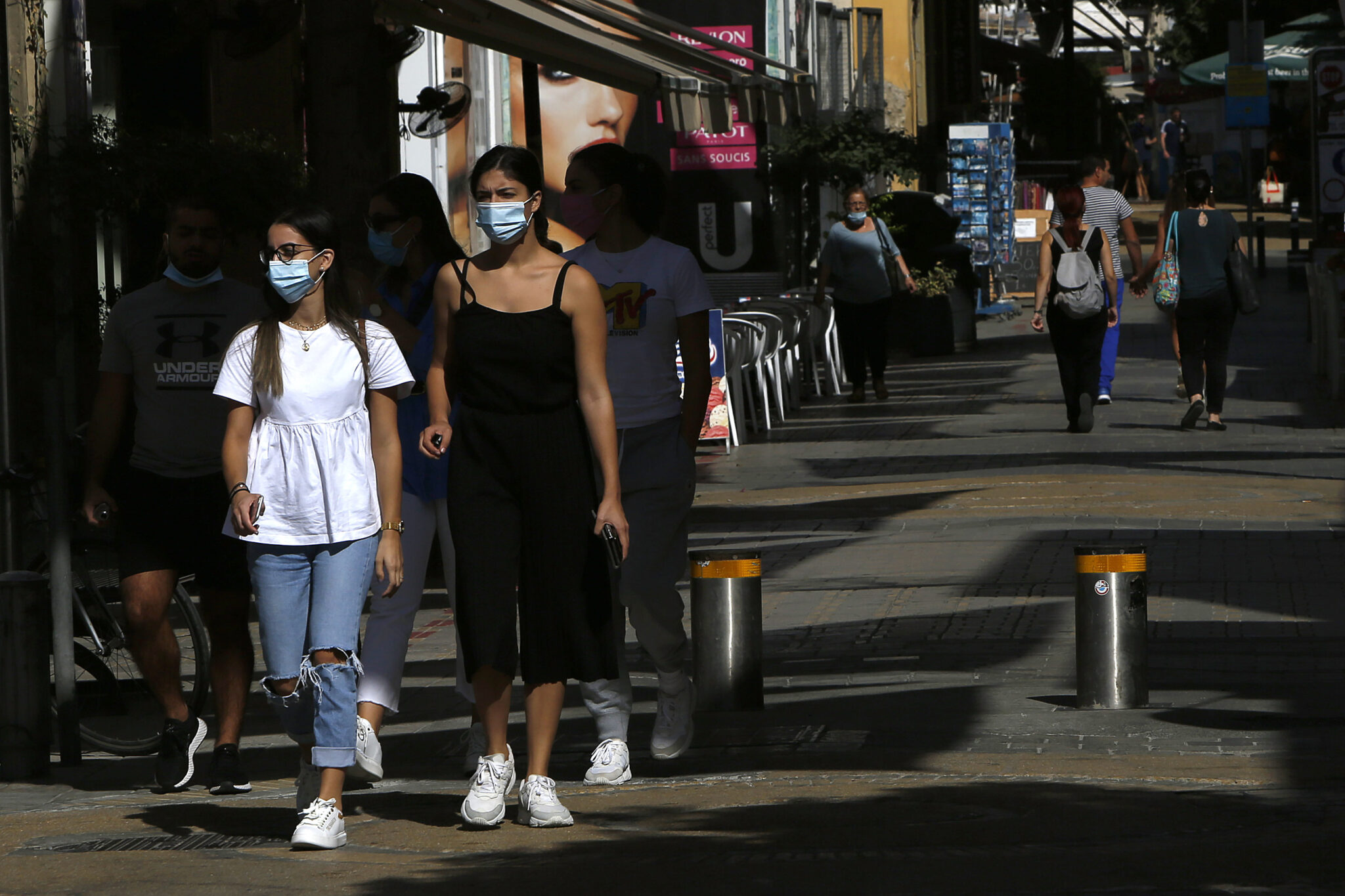 Κάθε σπίτι και κρούσμα, 7000 περιστατικά κορωνοϊού σε μια εβδομάδα