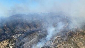 Πύρινη κόλαση στην Καντάρα: Ανεξέλεγκτη η φωτιά, εκκενωθήκαν δυο χωριά