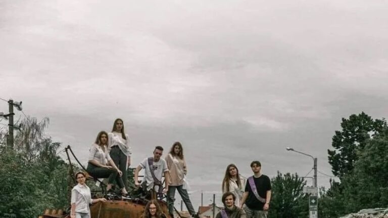 Αποφοίτηση μέσα στα ερείπια του πολέμου στην Ουκρανία – Δείτε φωτογραφίες