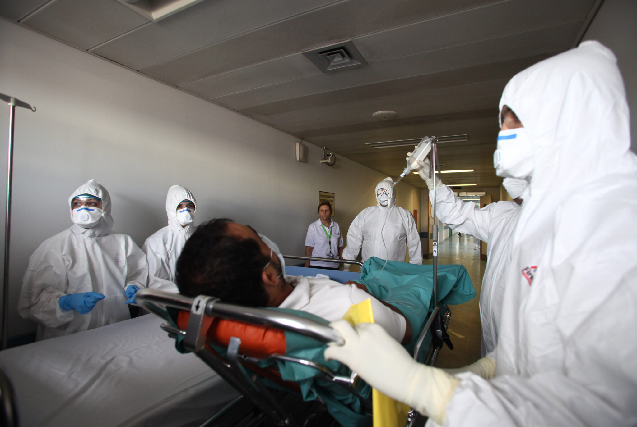 Aυξημένα τα κρούσματα κορωνοϊού, καμία ανησυχία για την ευλογιά των πιθήκων