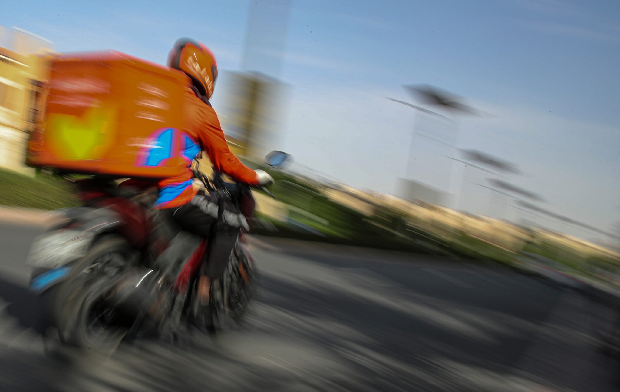 Λένε πως είναι courier, στέλνουν SMS σε πολίτες και ζητούν αριθμό κάρτας