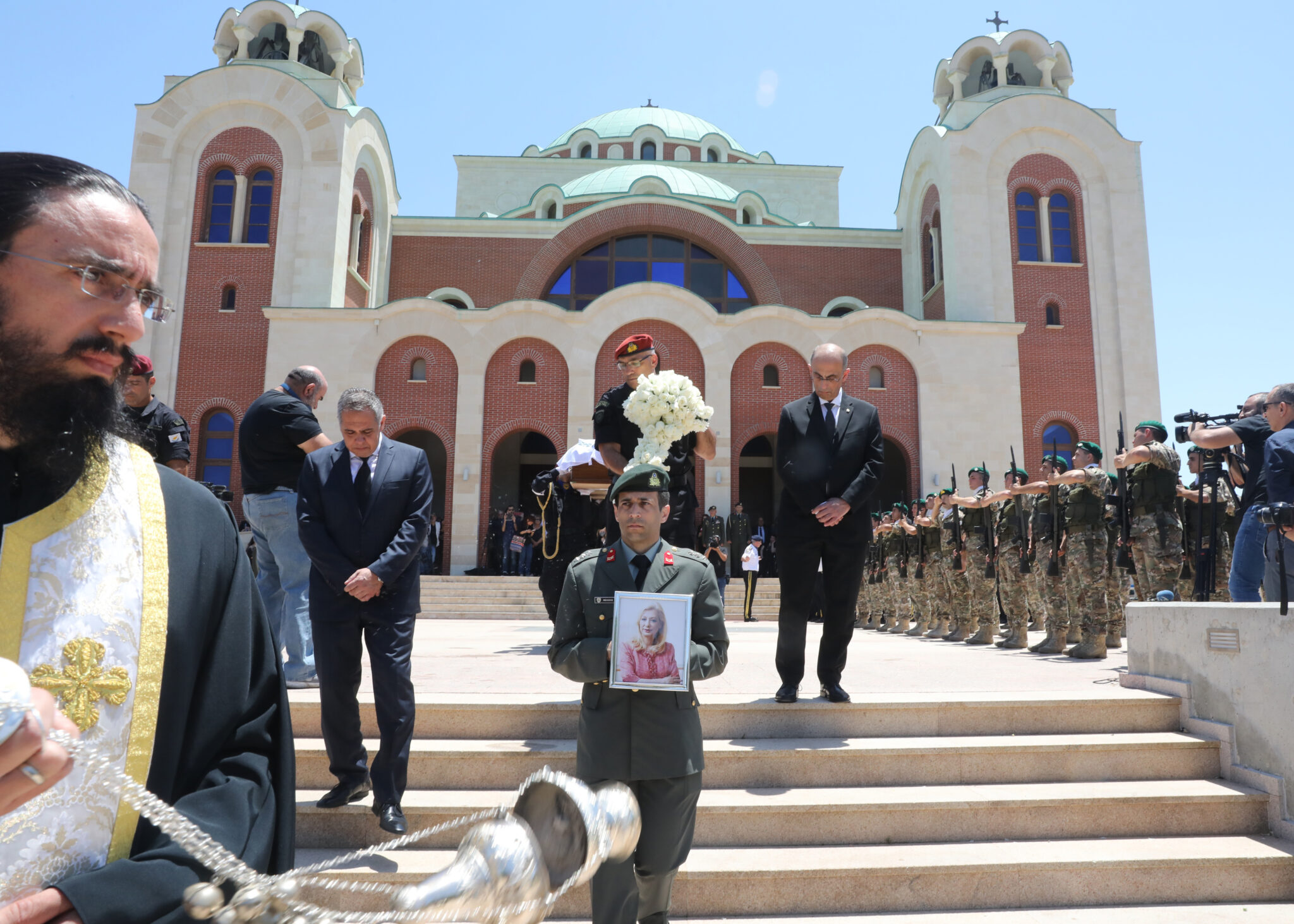 ΒΙΝΤΕΟ: Με παρατεταμένο χειροκρότημα κατευόδωσαν την Ζέτα Αιμιλιανίδου