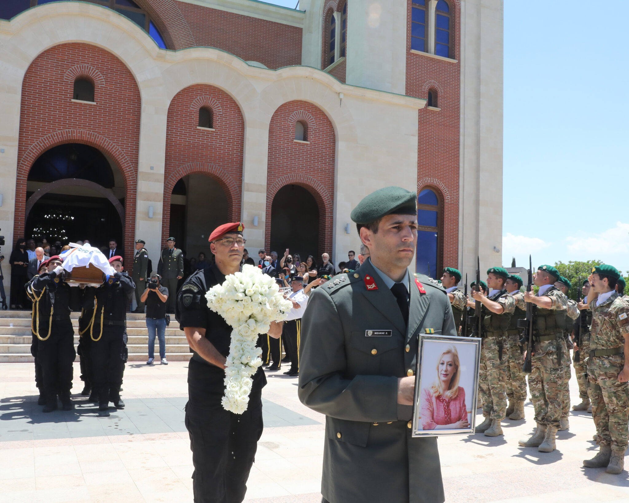 ΒΙΝΤΕΟ&ΦΩΤΟ: Στη γη της Αγλαντζιάς αναπαύεται η Ζέτα, η "Υπουργός των φτωχών"