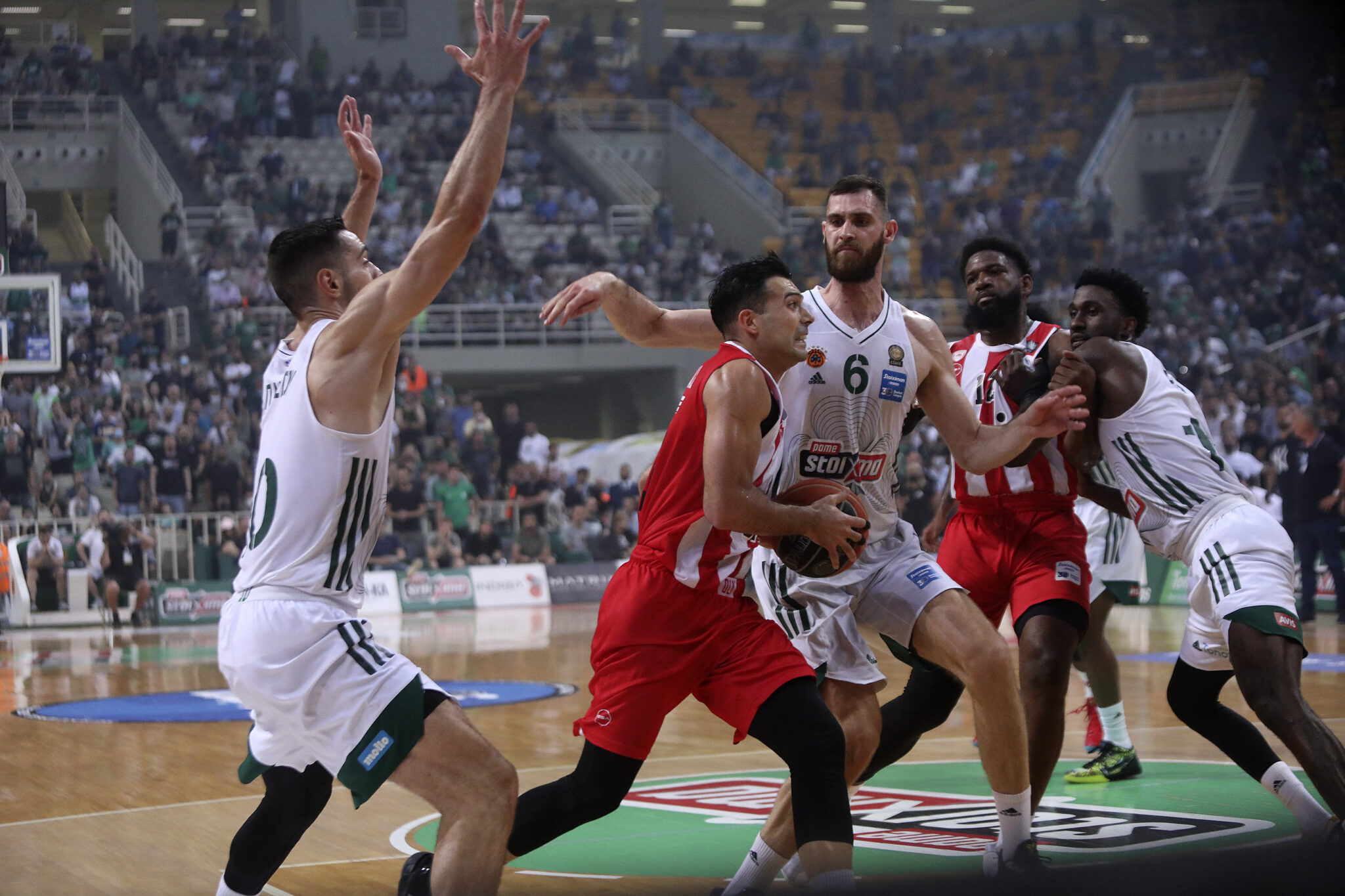 Τέσσερα σερί «διπλά» στο ΟΑΚΑ για πρώτη φορά στην ιστορία ο Ολυμπιακός