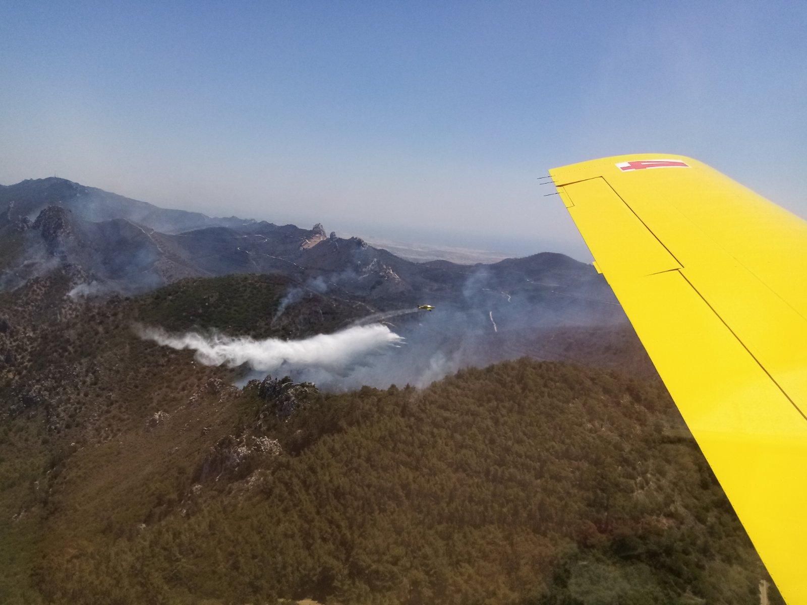 Στη μάχη για κατάσβεση της φωτιάς στα κατεχόμενα τα δύο αεροσκάφη από το Ισραήλ