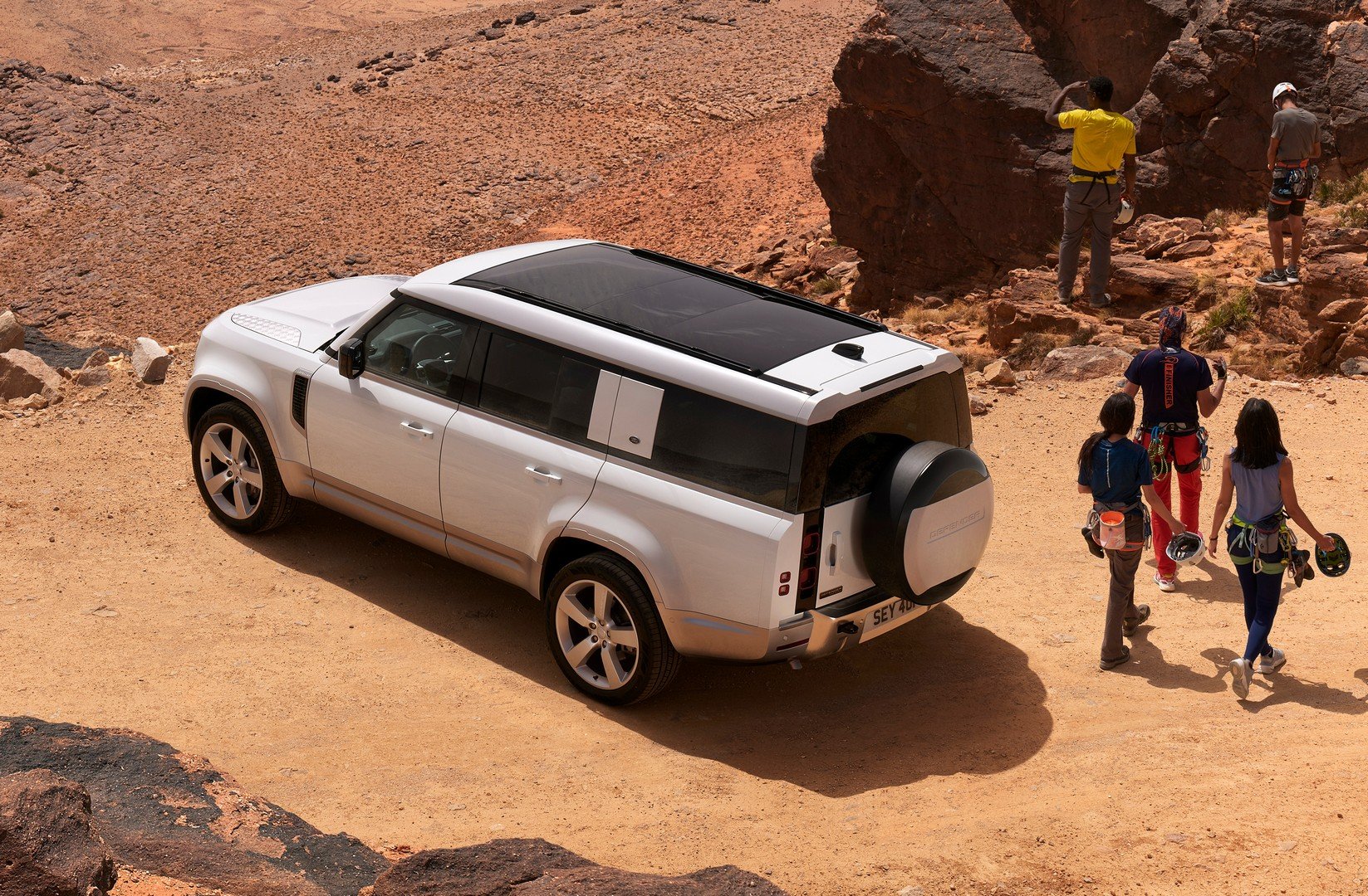 Το νέο, 8θέσιο Land Rover Defender 130