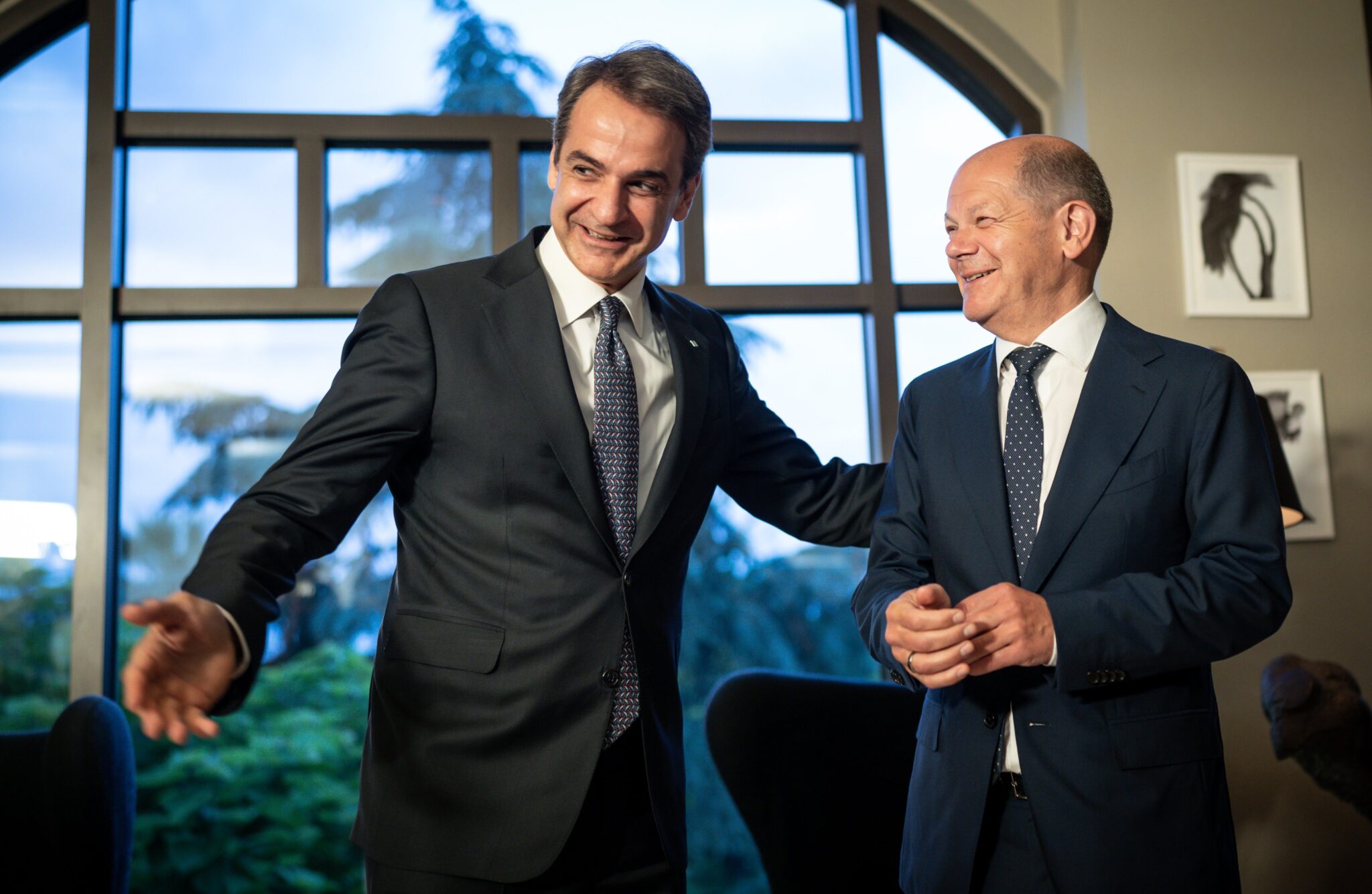 Τετ α τετ Μητσοτάκη με Σολτς πριν το δείπνο των ηγετών της Συνόδου ΝΑ Ευρώπης