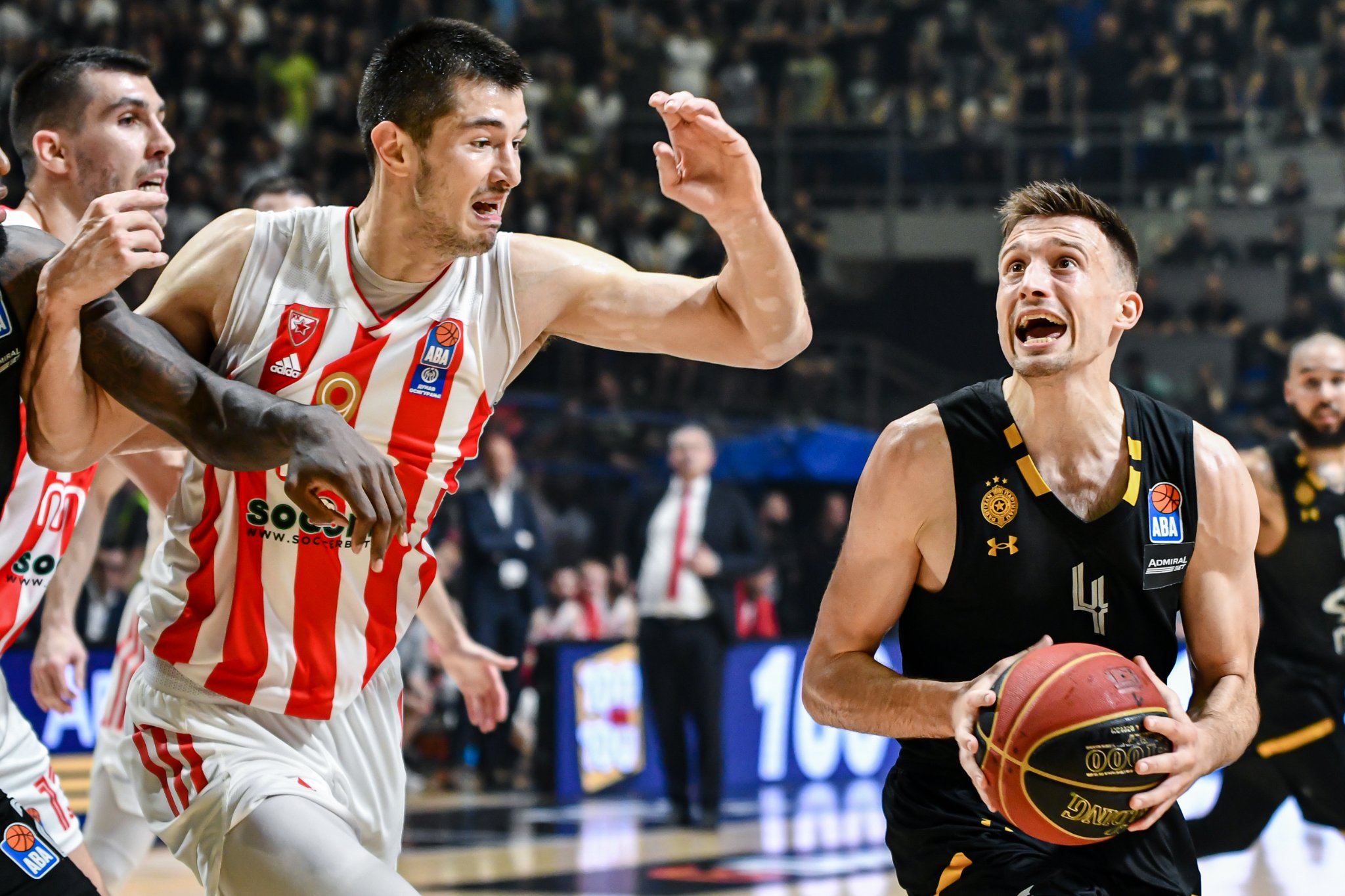 Παρτίζαν – Ερυθρός Αστέρας 70-67: Επεισοδιακό ματς, διακοπή και… παράταση ζωής