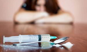 Χειροπέδες σε 42χρονο που προμήθευσε 16χρονη με κοκαΐνη