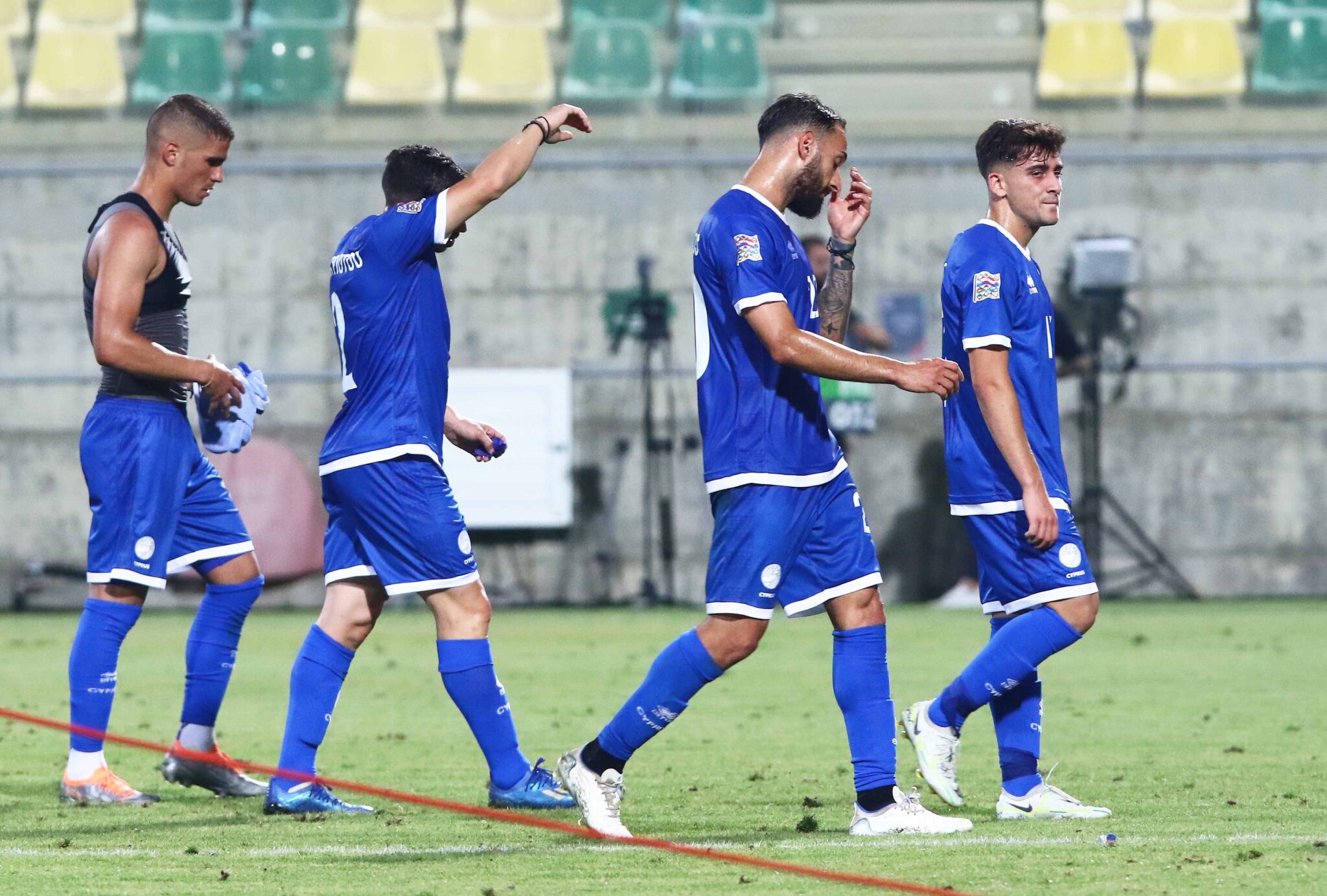 Κωστένογλου σε παίκτες: «Ψηλά το κεφάλι, δεν υπάρχει χρόνος για απογοήτευση»