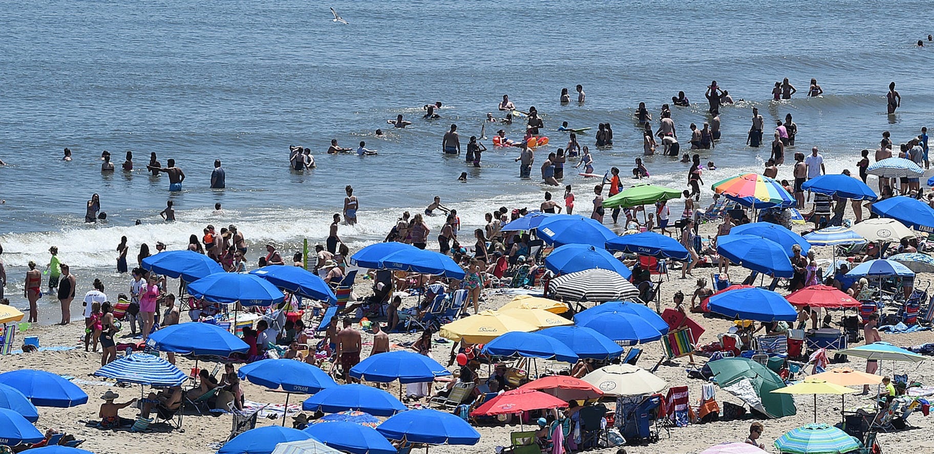 Έκλεψαν τσάντα με χρηματικό ποσό από λουόμενη σε παραλία