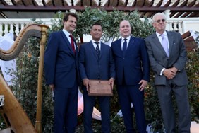 O John Χριστοδούλου τιμήθηκε με το βραβείο του Πρεσβευτή Καλής Θέλησης