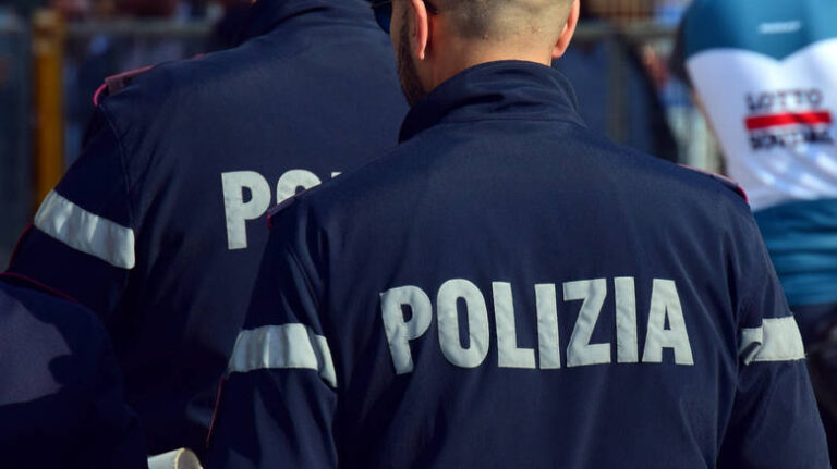 Kάθε 36 ώρες γίνεται σύλληψη ή προσαγωγή ενός ανήλικου στη Νάπολη