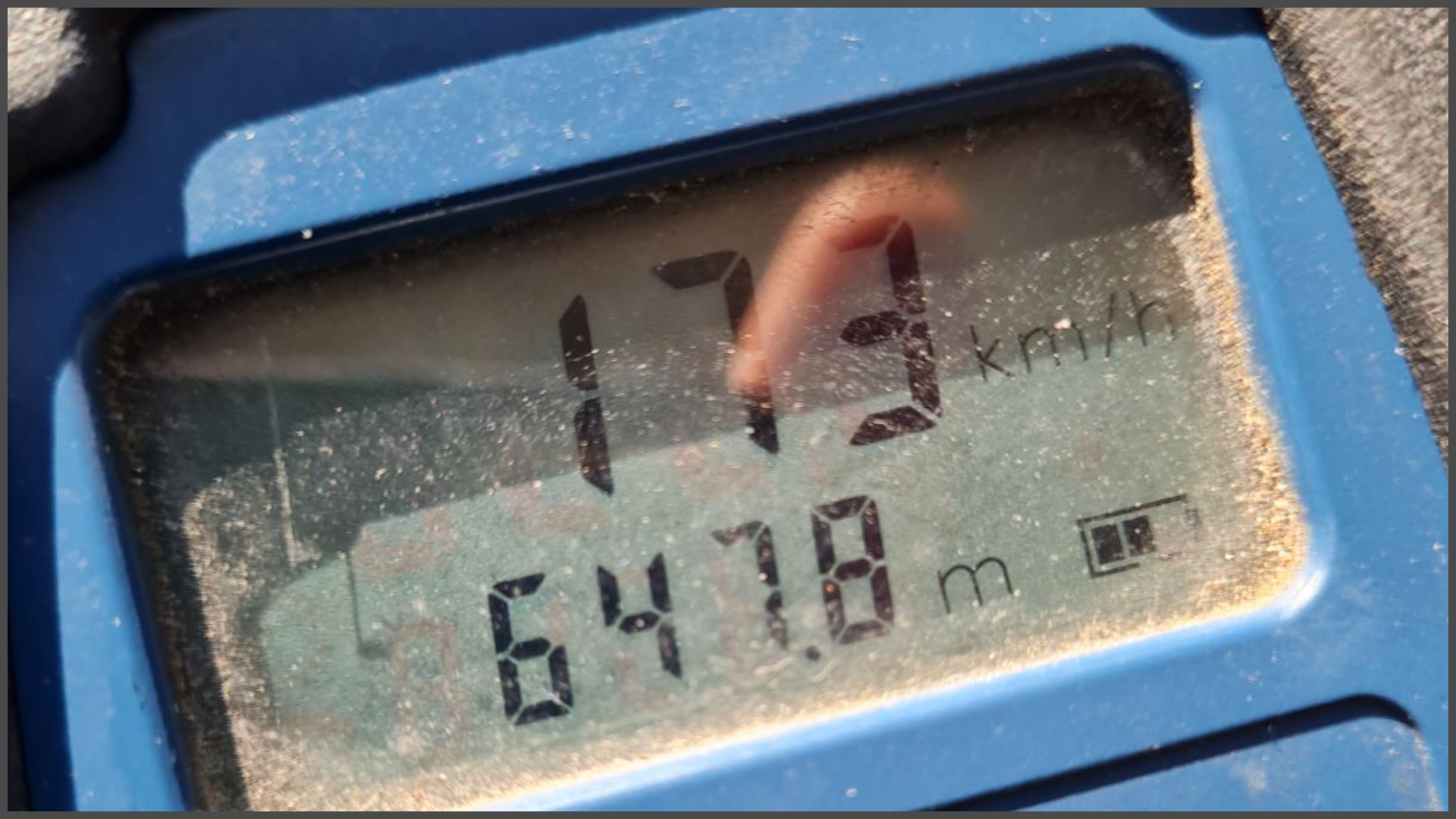 ΝΤΟΚΟΥΜΕΝΤΟ: Η στιγμή που ραντάρ της Τροχαίας "τσάκωσε" οδηγό να τρέχει με 173km