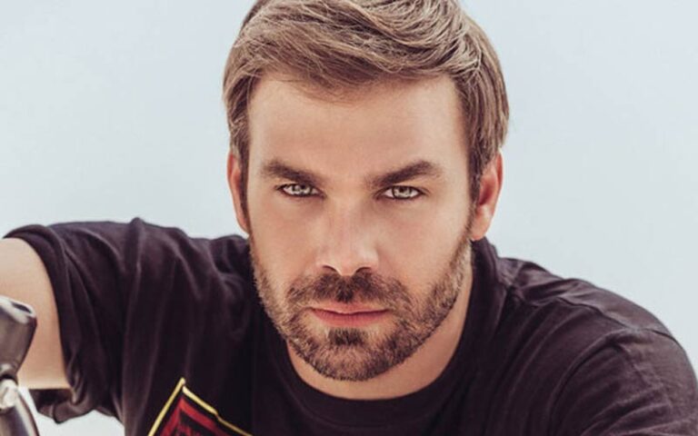 Σαμπάνης: Το νέο του βίντεο κλιπ με πρωταγωνίστρια τη σύντροφό του