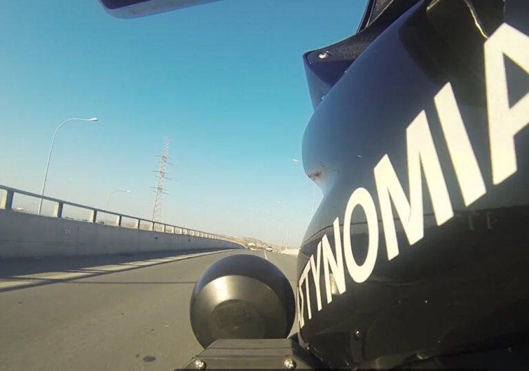 ΦΩΤΟ: Αυτή ψάχνει η Αστυνομία για κλοπές πορτοφολιών στο κέντρο της Λευκωσίας