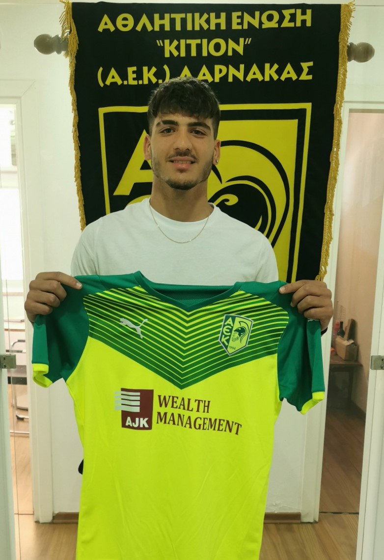 Άλλο ένα επαγγελματικό συμβόλαιο στην ΑΕΚ