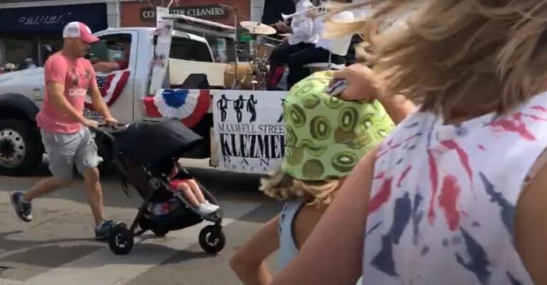 Πανικός στις ΗΠΑ: Πυροβολισμοί σε παρέλαση για την 4η Ιουλίου, φόβοι για νεκρούς