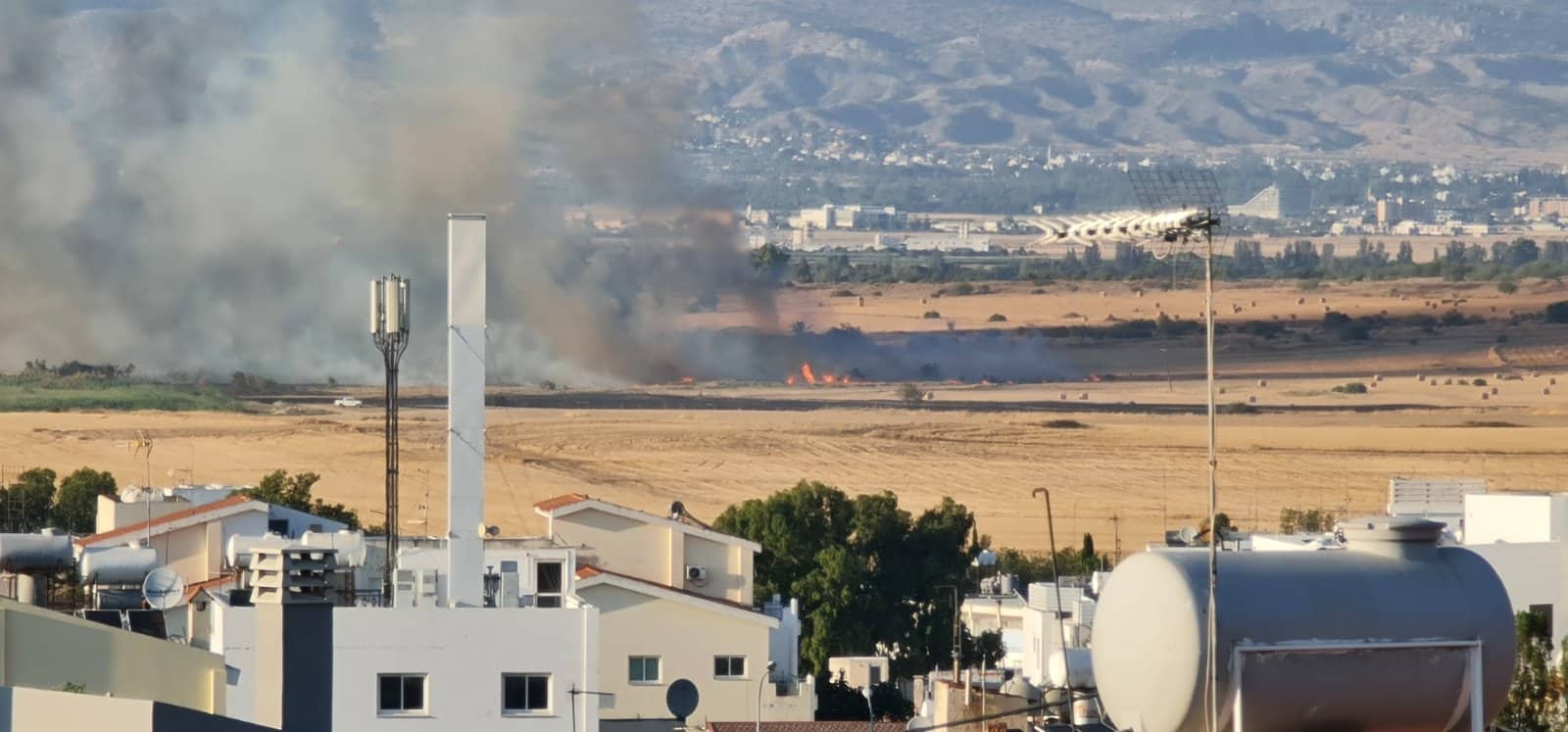 Συναγερμός στην Πυροσβεστική: Πυρκαγιά εντός της νεκρής ζώνης στην Λευκωσία