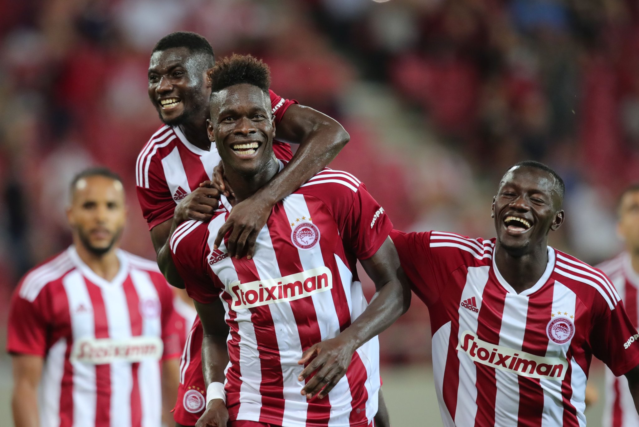 «Χαμογέλασε» με Σισέ στα αποκαλυπτήρια του ο Ολυμπιακός